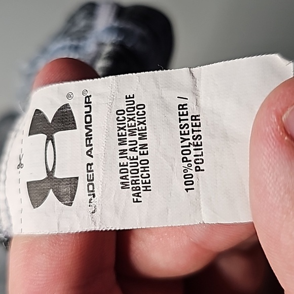 UNDER Armour small black and gray heatgear loose fit athletic jersey - Picture 6 of 6